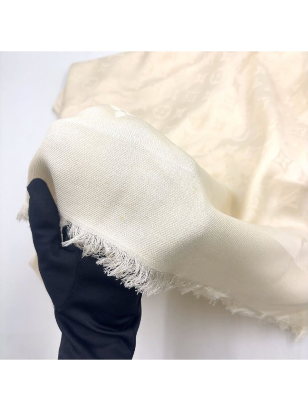 Louis Vuitton Echarpe Logo Mania Monogram Blanc Silk Wool Beige Shawl Scarf - Picture 7 of 8
